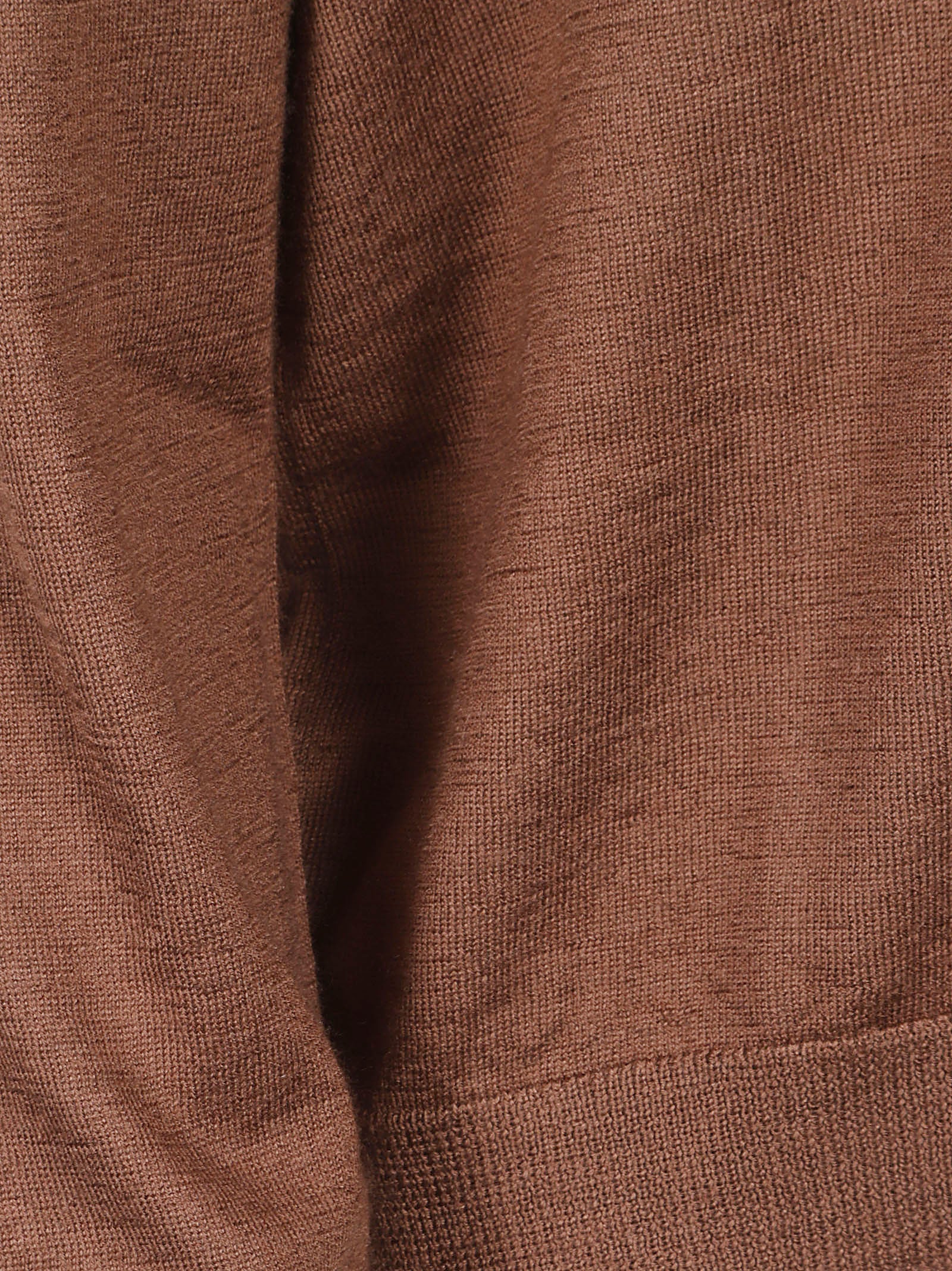 ROUND NECK
