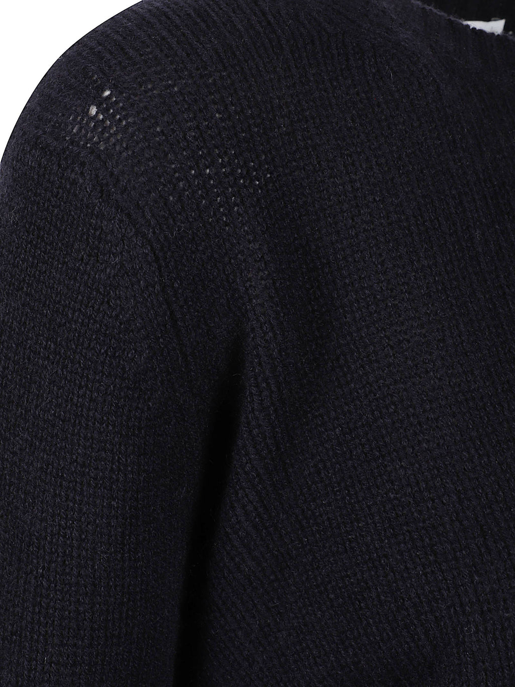 ROUND NECK